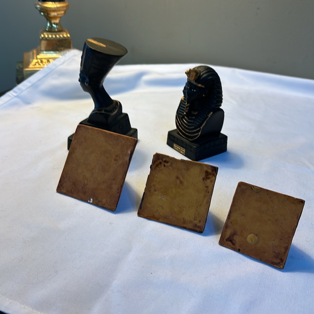 Egyptian Pharaoh Mummy and pyramids - Picture 13 of 16